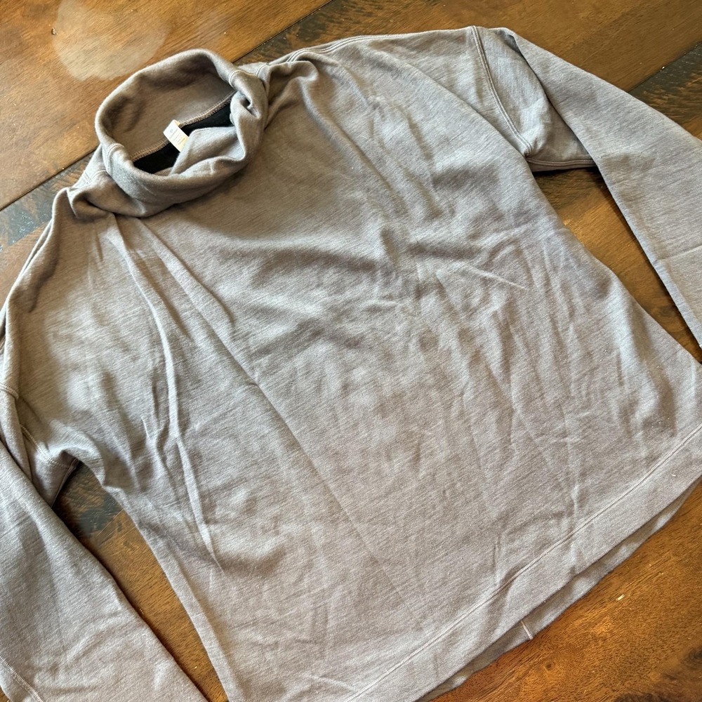 Lululemon Sweater Womens 2 Gray Merino Wool Turtleneck Lightweight Pullover